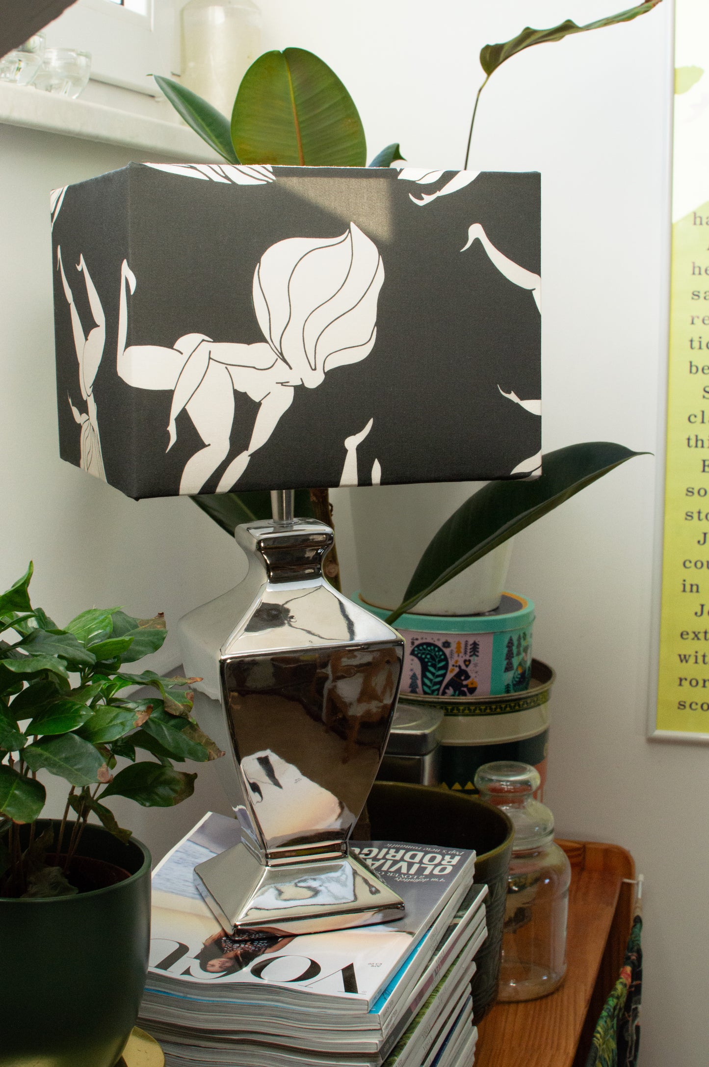 Nightstand lamp with a square lampshade Krivopetnica