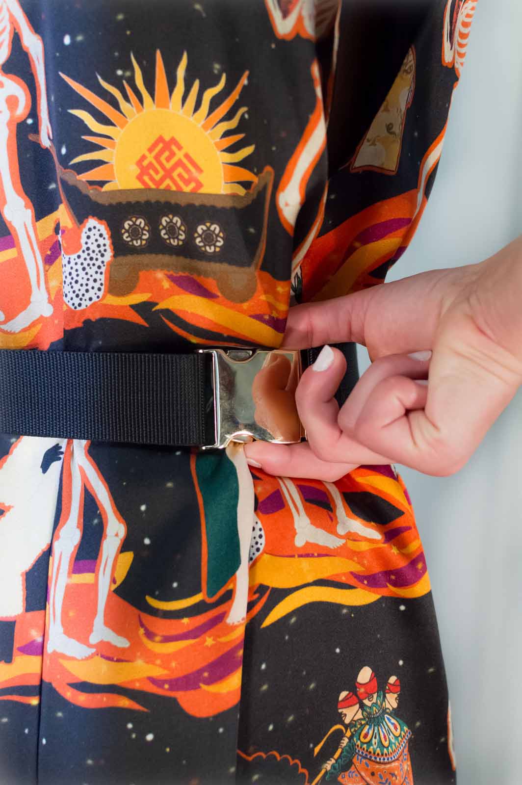 Okrogla pasna torbica Kaos
