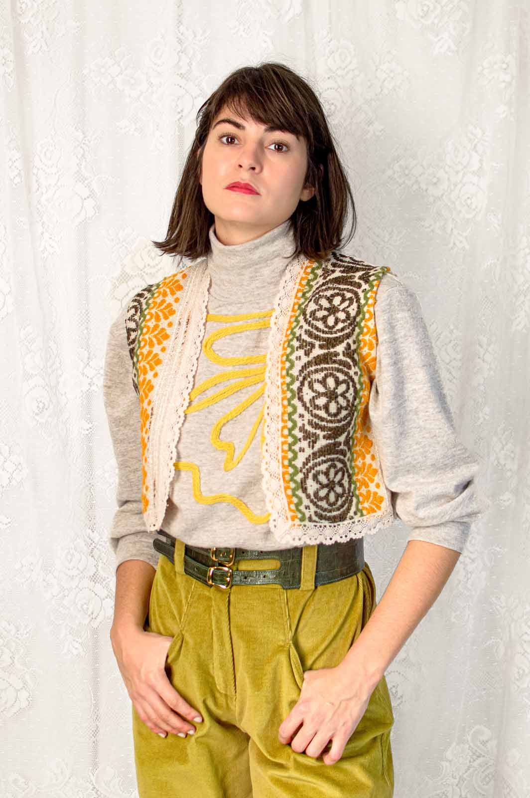Artisanal brezrokavnik z čipko iz tapiserije