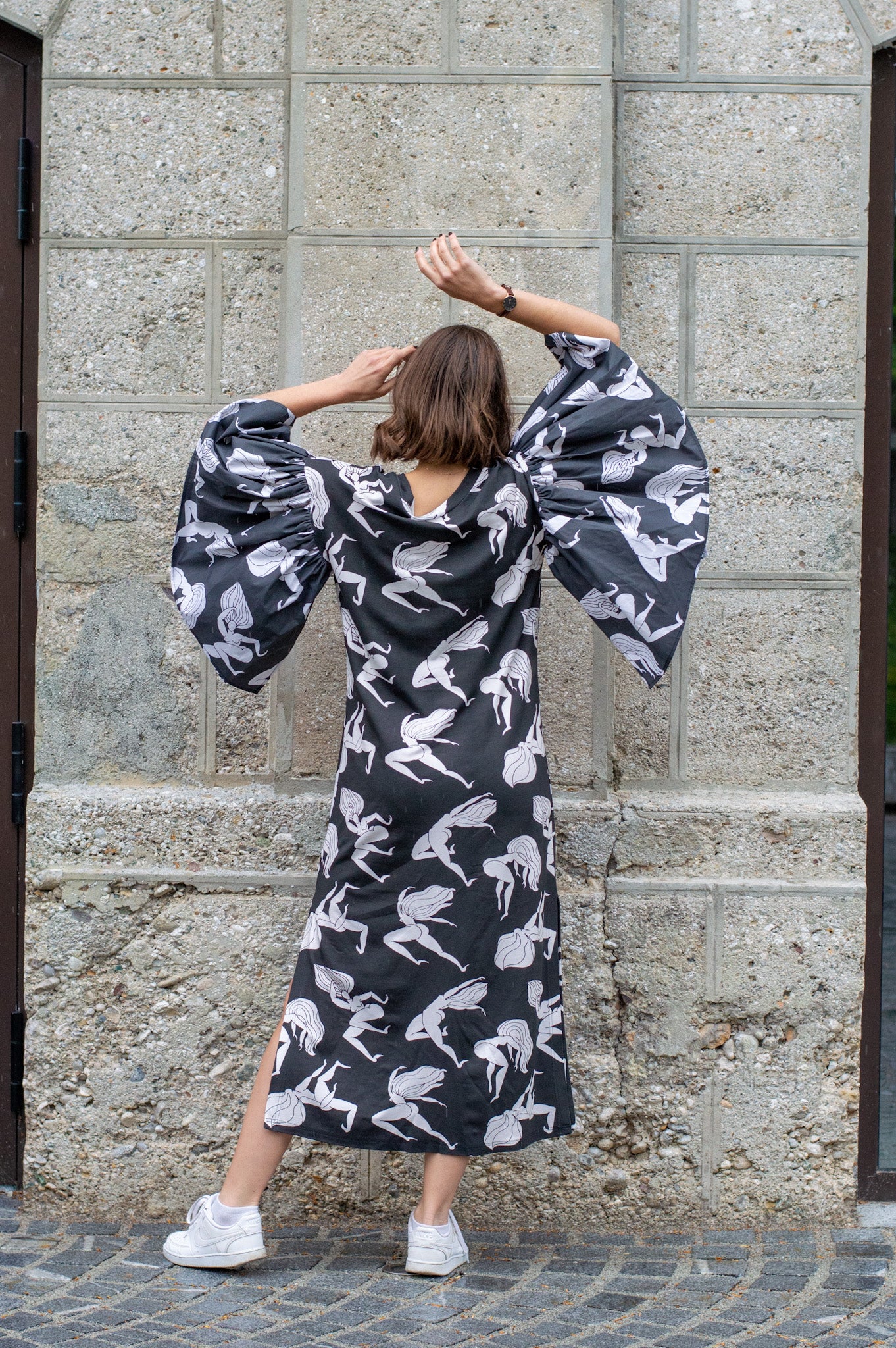 Long jersey dress with ruffle sleeves Krivopetnice 