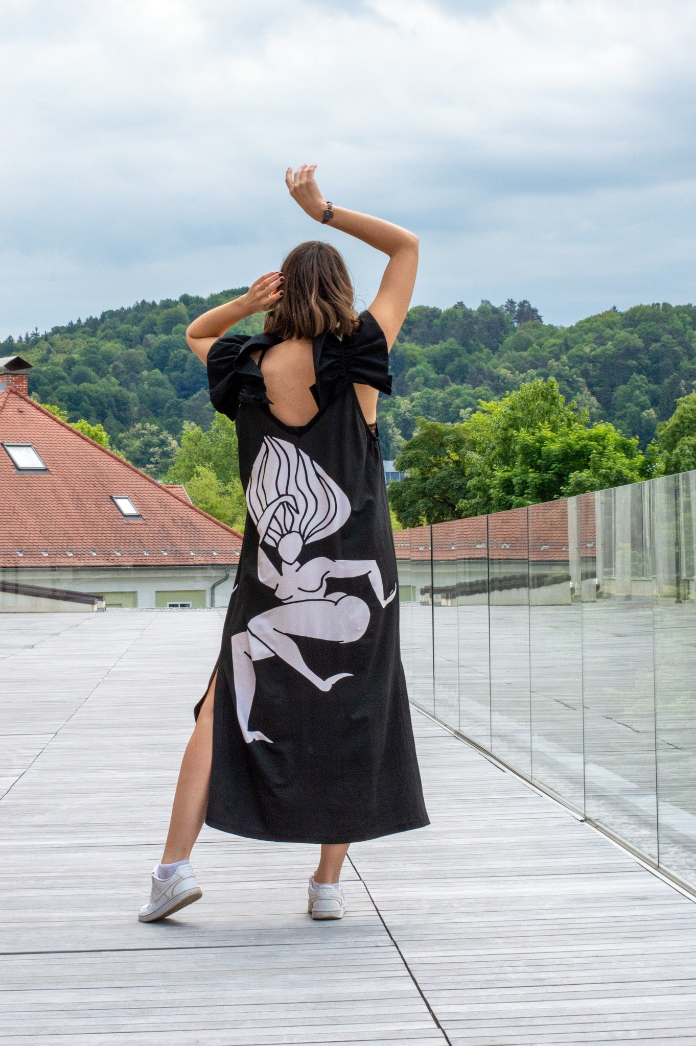 Maxi dress with ruffles Krivopetnica
