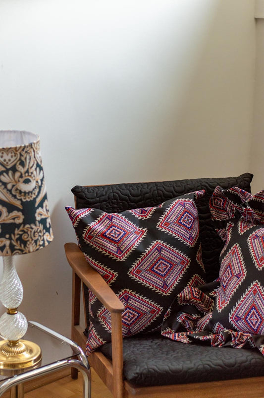 Okrasna blazina pisanice print JKHidentity